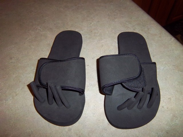 sandal toe separator