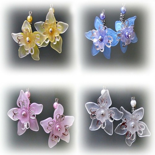 Earrings, lucite flower drop, clip on or pierced, yellow, white, blue, pink - Foto 1 di 7