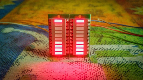 10 segment LED VU meter with peak hold