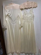 ❤️GLYDON’S HOLLYWOOD Lace Ivory Peignoir 2 Piece Set Full Sweep Negligee USA