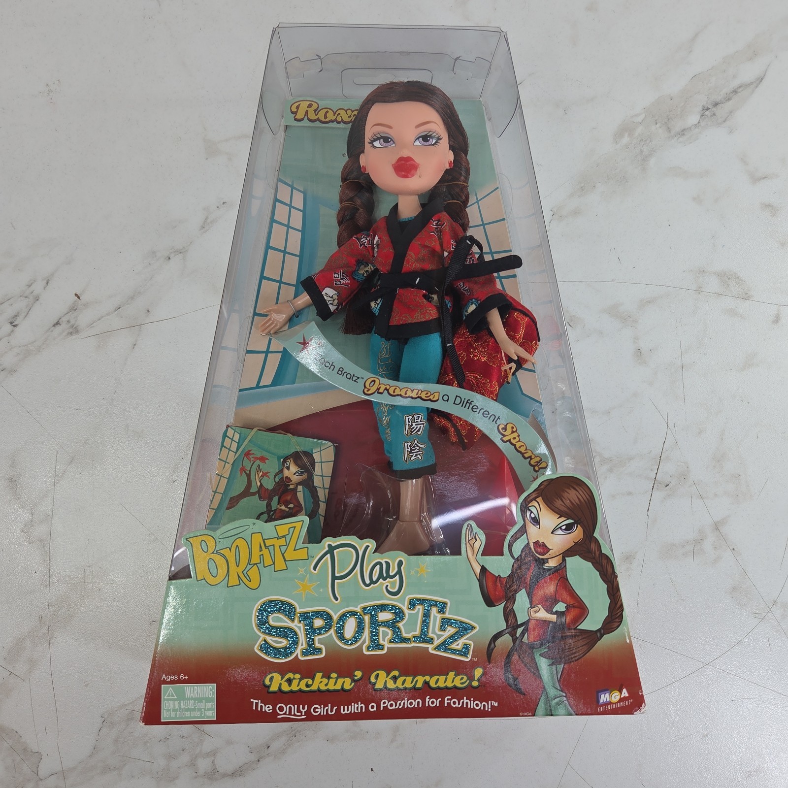 MGA Entertainment Bratz Roxxi Doll Play Sportz Kickin' Karate 