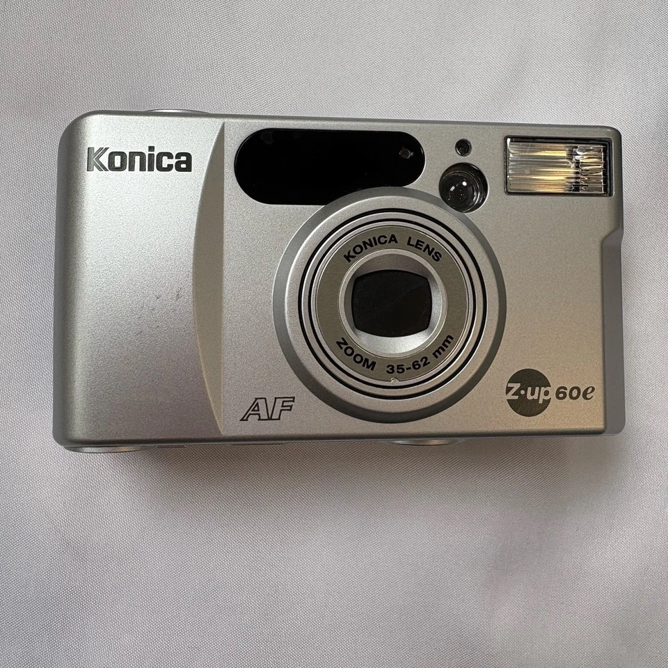 Cámara fotográfica compacta de 35 mm totalmente automática Konica Z-Up AF 60e y estuche piezas no probadas Foto 2 de 4