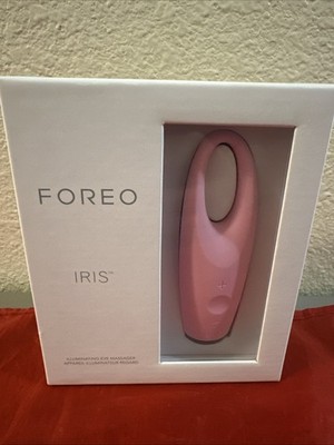 FOREO IRIS Illuminating Eye Massager in Petal Pink
