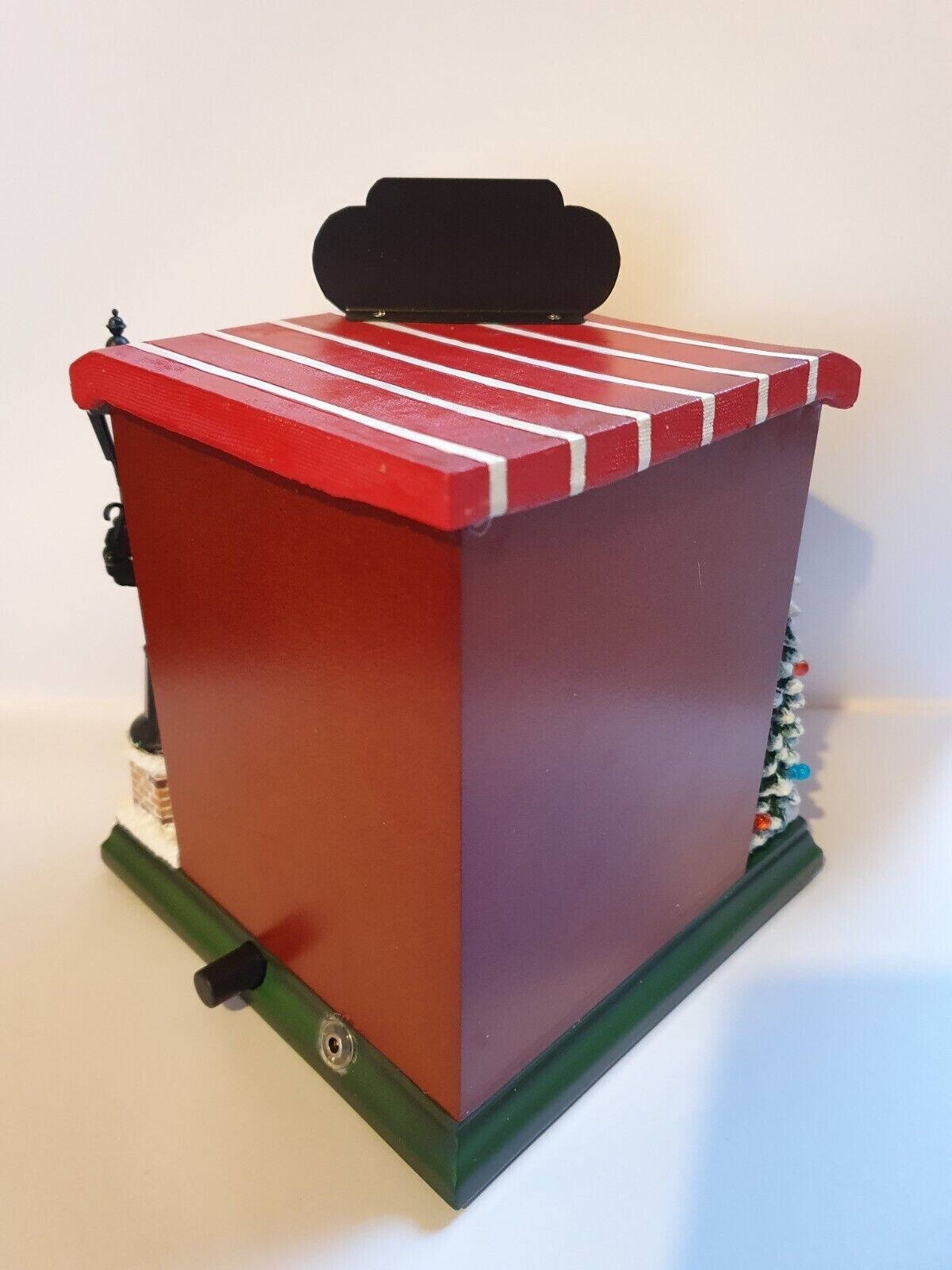 Santas Toy Shop Music Box 8 Christmas Carols Collectable Gift