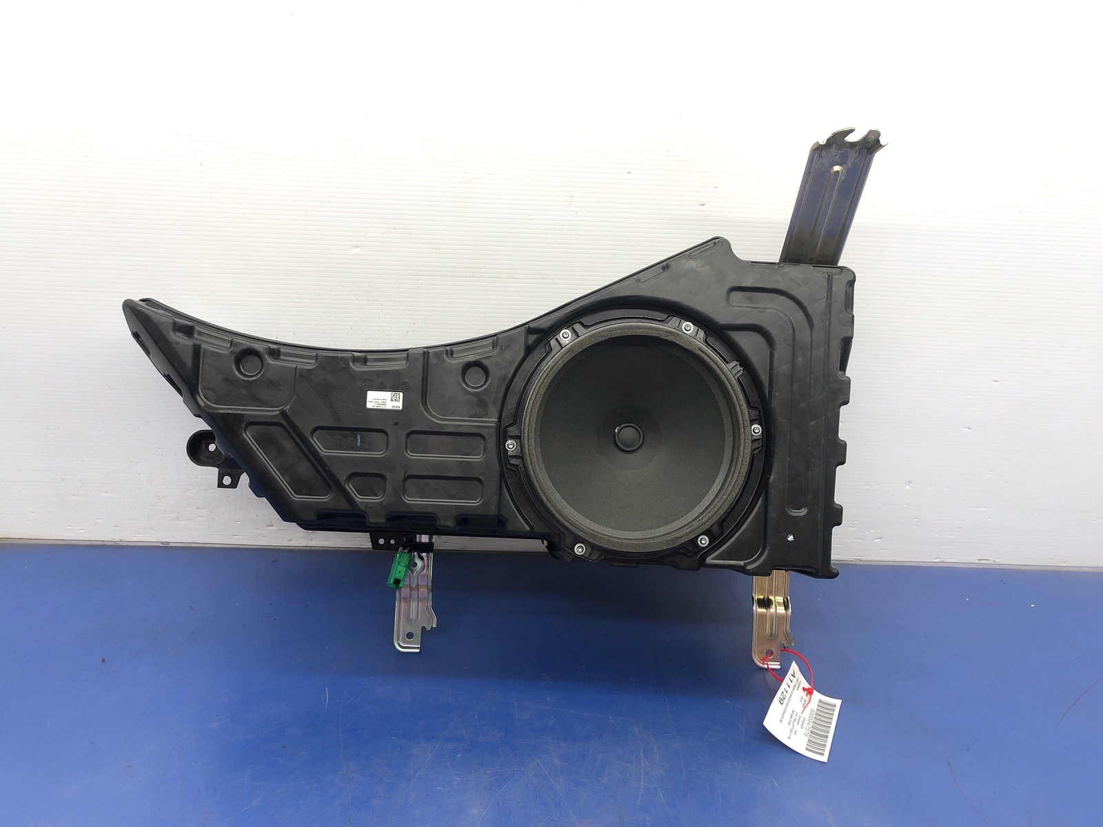 2018 - 2020 FORD EXPEDITION OEM LEFT REAR SUBWOOFER SPEAKER BOX JL1T19A067DD