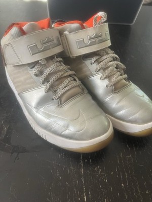 Nike LeBron James Air Akronite Galaxy Silver Shoes Youth Size 6.5 EU 39