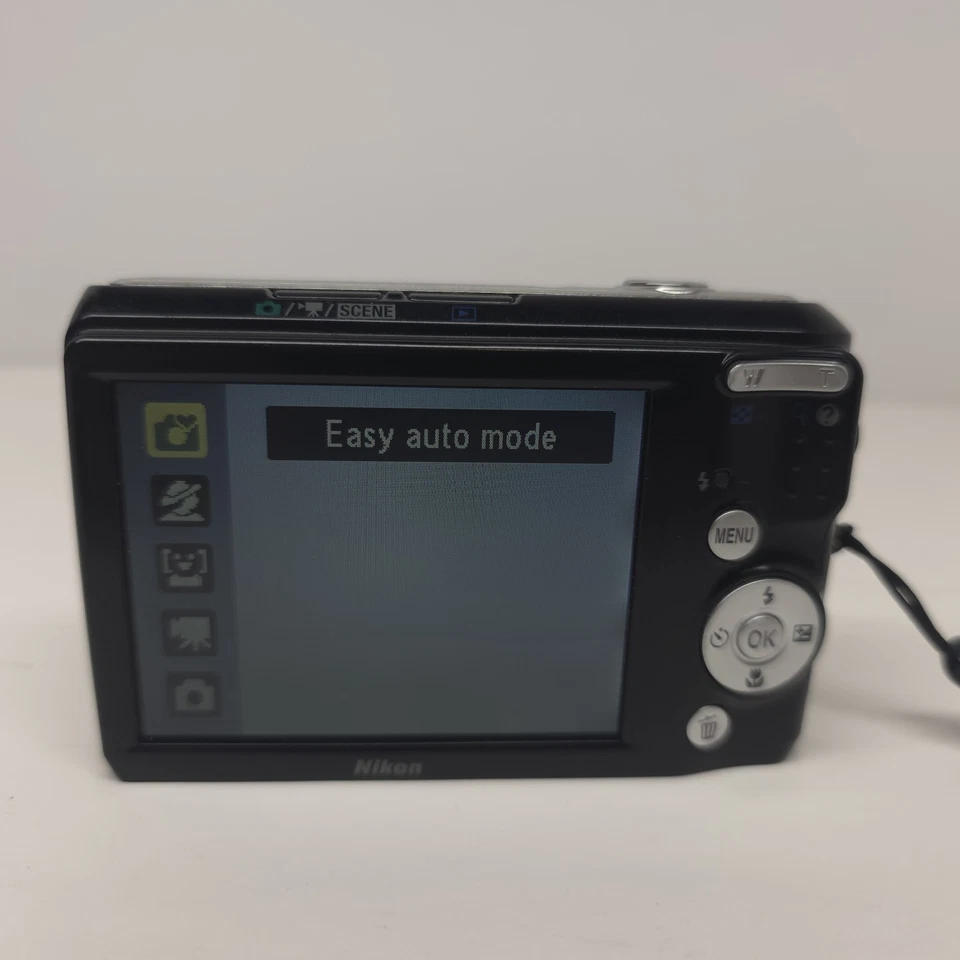 Nikon COOLPIX L20 10.0MP Digital Camera - Black W/ Memory Card - Image 3 of 4