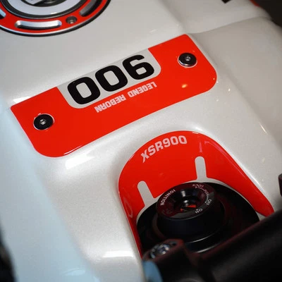 LABELBIKE Autocollant 3D Protection Zone Clé Compatible Avec YAMAHA XSR900 2022-2025 Rouge