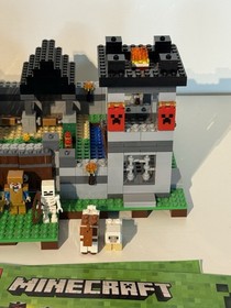 LEGO Minecraft: The Fortress 21127 Used 99.5% Complete set! and manuals