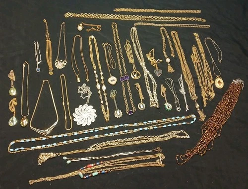 350+ Vintage Costume - Fashion Jewelry HUGE Lot necklaces Broochs Pins rings +