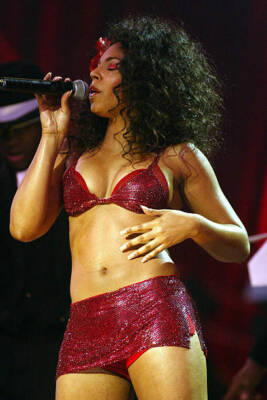 Ashanti on stage at MOBO awards at London Arena on October 1 2002 - Old Photo 5