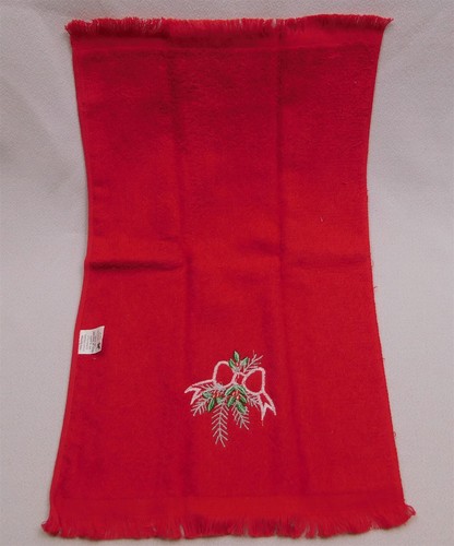 4 SATURDAY KNIGHTS Red Holiday Holly Christmas Tree Finger Tip Towels NWOT - Picture 6 of 12