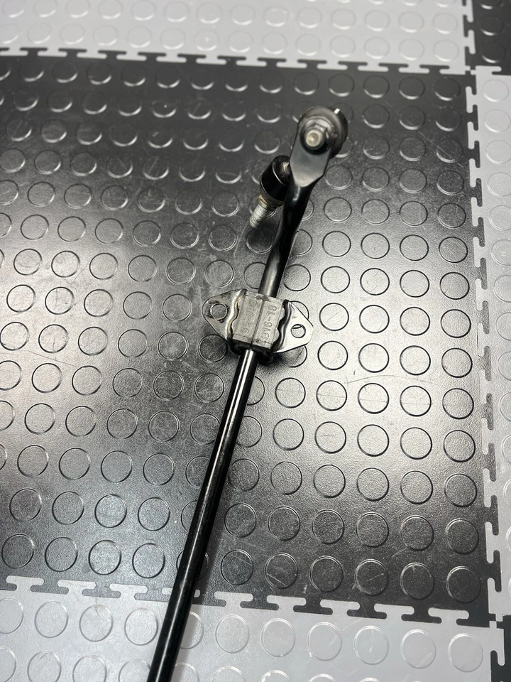 Barra estabilizadora trasera KIA CADENZA 2014 2015 2016 OEM Foto 4 de 4