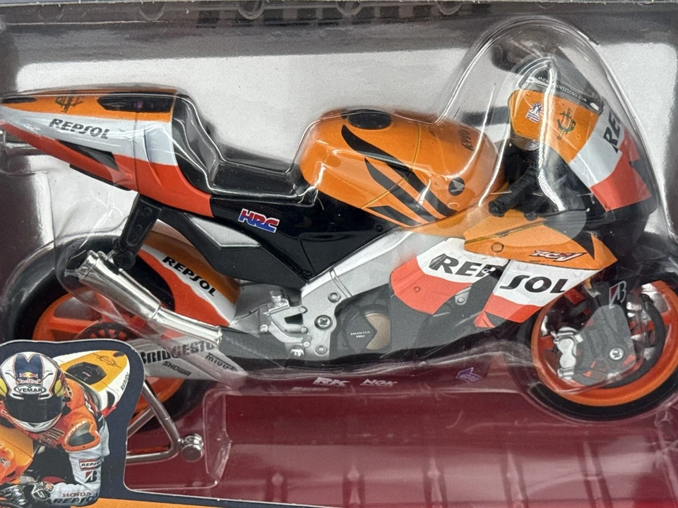 Maisto 1:18 Honda RC212V 2009 Repsol Andrea Dovizioso Diecast MotoGP Bike - Image 4 of 4