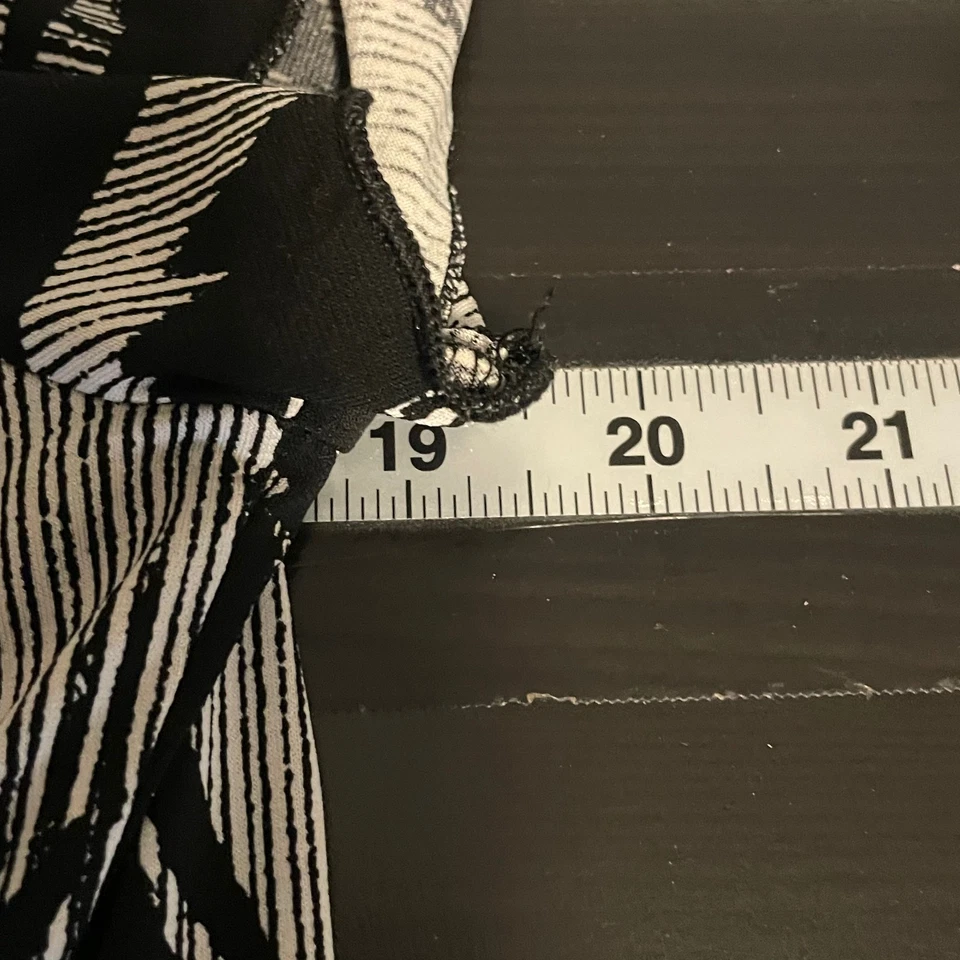 Claudia Richard 衬衫女式大号黑色白色抽象褶皱仙女垃圾 Y2K — 第 4/4 张图片