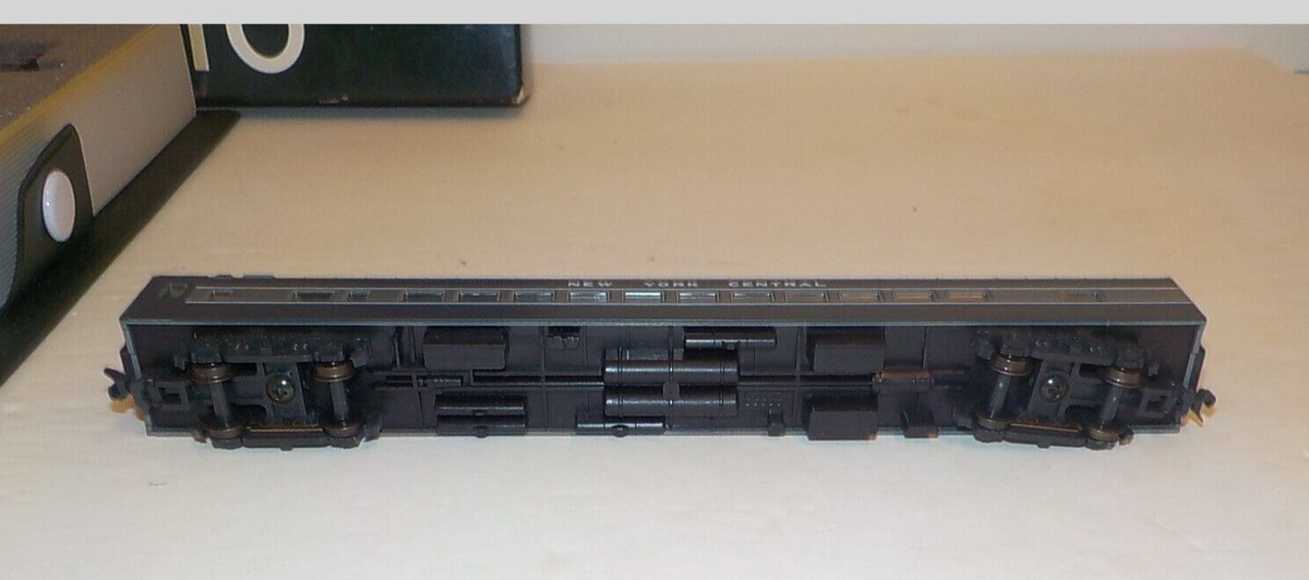 Kato 106-023 N Scale New York Central Smooth Side Passenger Kato 106-023 N Scale New York Central Smooth Side Passenger