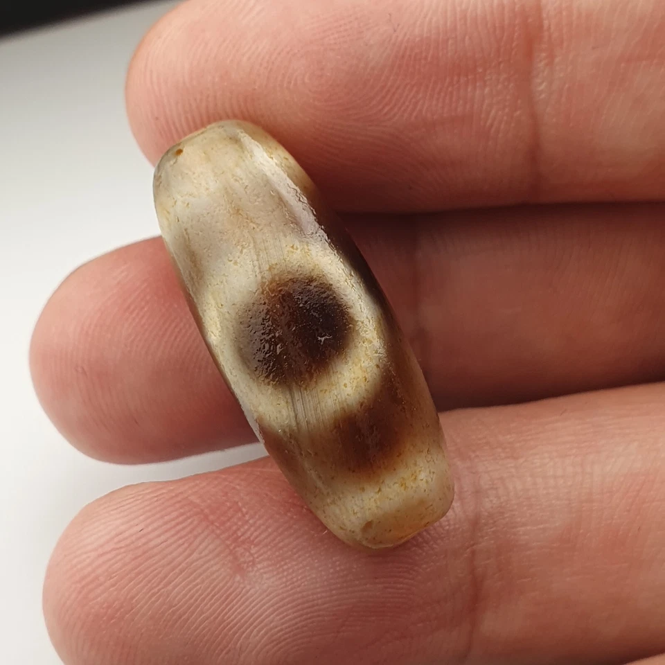 Impresionante amuleto de cuentas Dzi de ágata tibetana del Himalaya patrón cuadrado circular vintage Foto 2 de 4