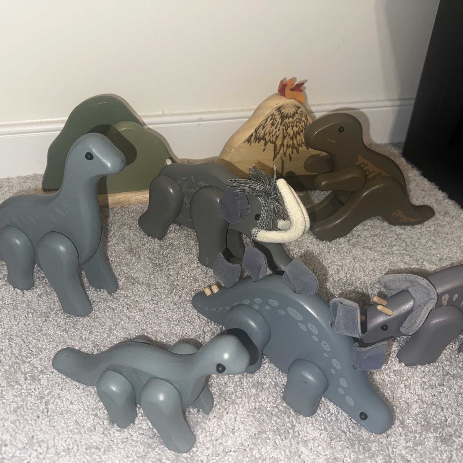 Handmade Wooden Dinosaur Figures Playset Educational Toys 8 Piece