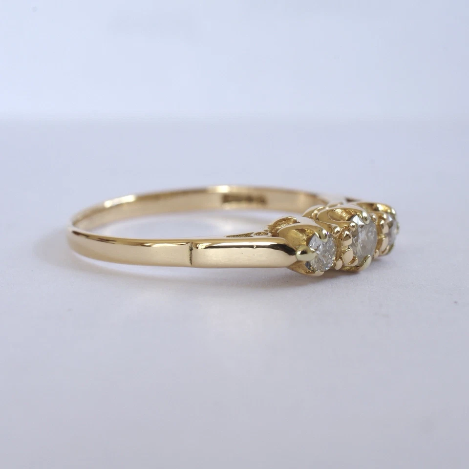 18ct Yellow Gold Diamond Trilogy Ring 1980’s Vintage Solid Gold Hallmarked 750 - Image 3 of 4