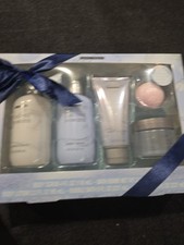 Scent Theory Coconut Snowdrift Holiday Bath Gift Set - New In Box
