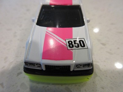 Hot Wheels Volvo 850 Break Neon Speeders 2025 - Miniature 1:64 Neuve (décartonnée)