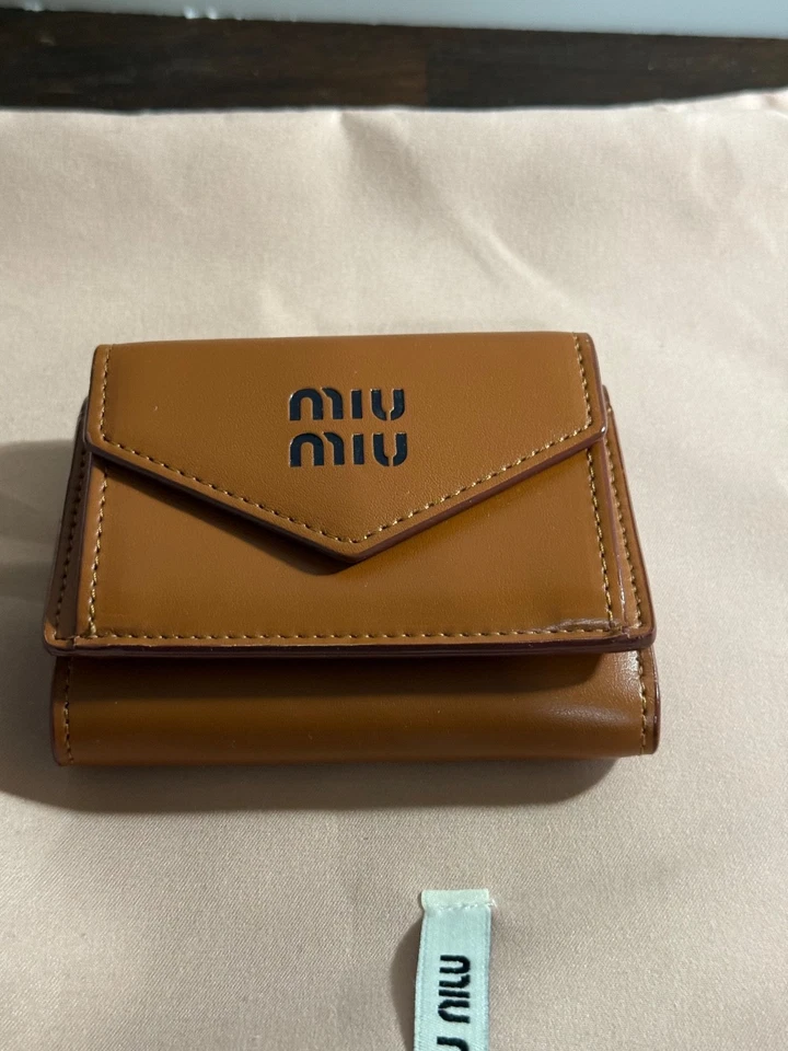 Miu Min Napa Imitación Cuero Tarjeta Cartera Color Caramelo  Foto 3 de 4