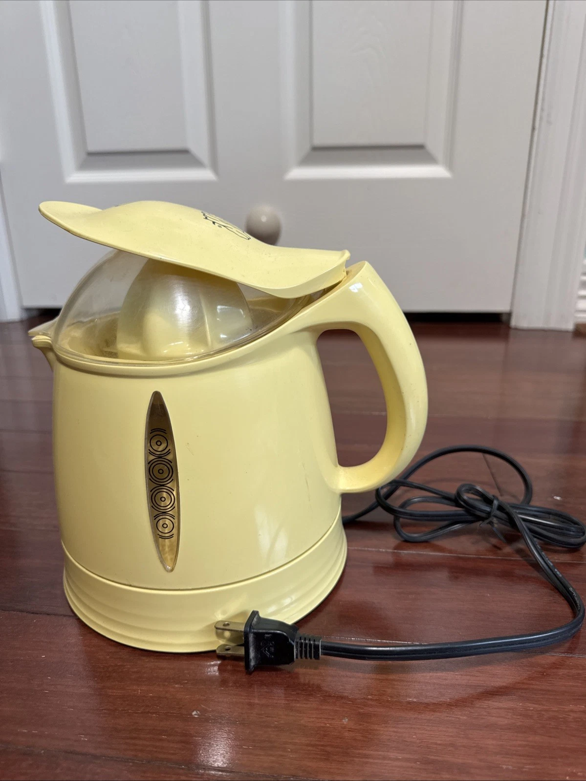 Genuine FIESTA® Citrus Juicer - Yellow - 32-Ounce Capacity - Easy to Use & Clean