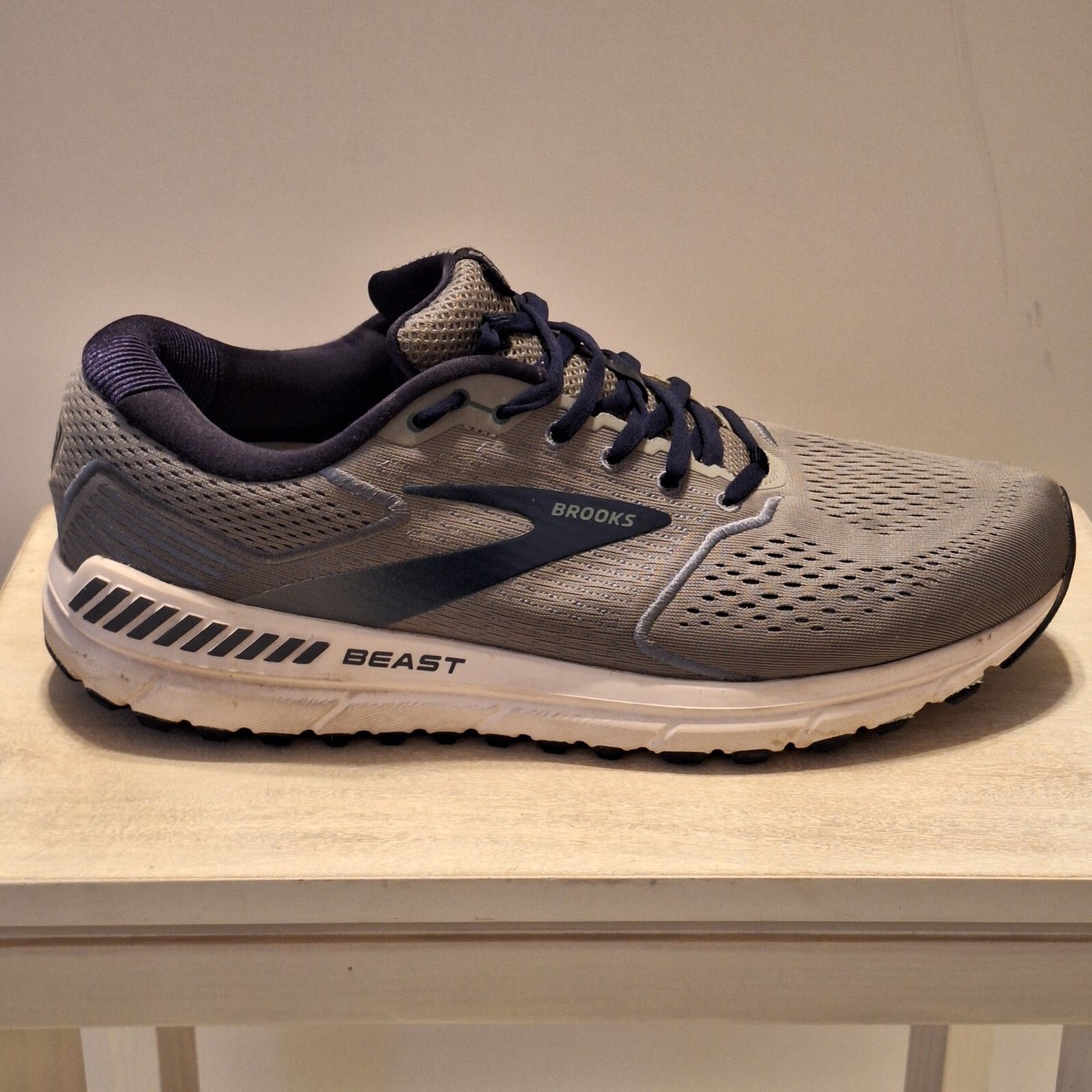 SINGLE RIGHT SHOE ONLY Brooks Beast 20 Mens Size 14 2E AMPUTEE REPLACEMENT