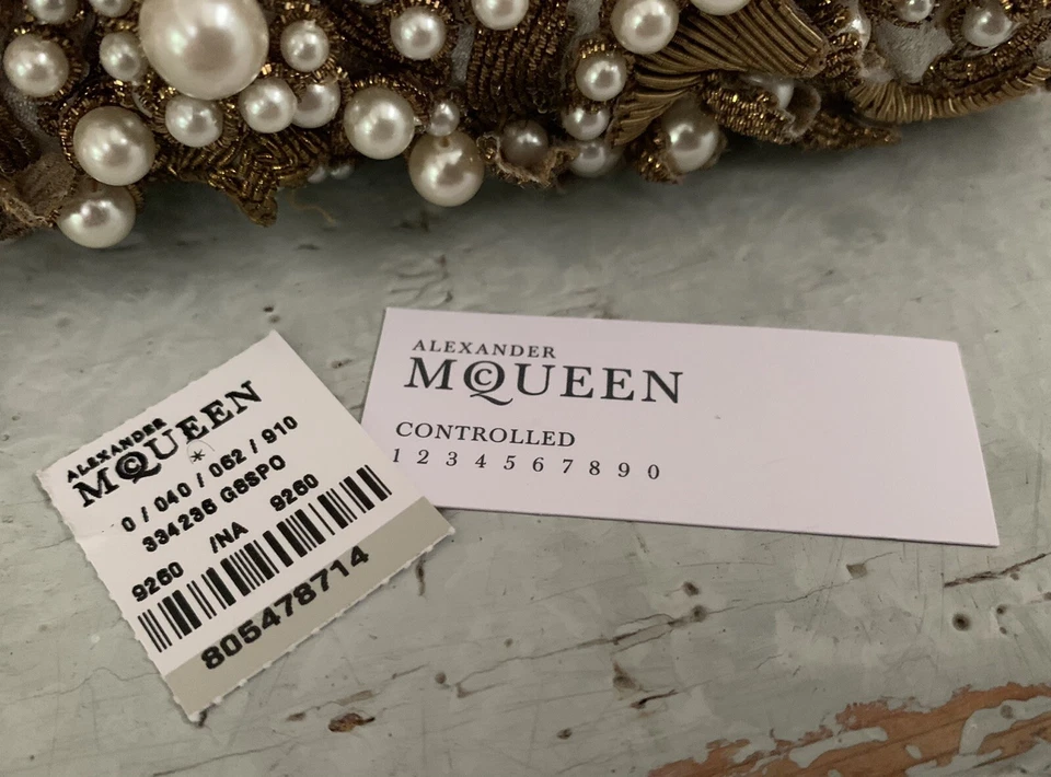 Alexander McQueen ~ Bolso sin asas nudillos adornado con perlas sintéticas pasarela ~ nupcial Foto 4 de 4