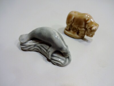 Vtg 2 WADE WHIMSIES FIGURINE Manatee Endangered Animal Series Red Rose Tea Rhino