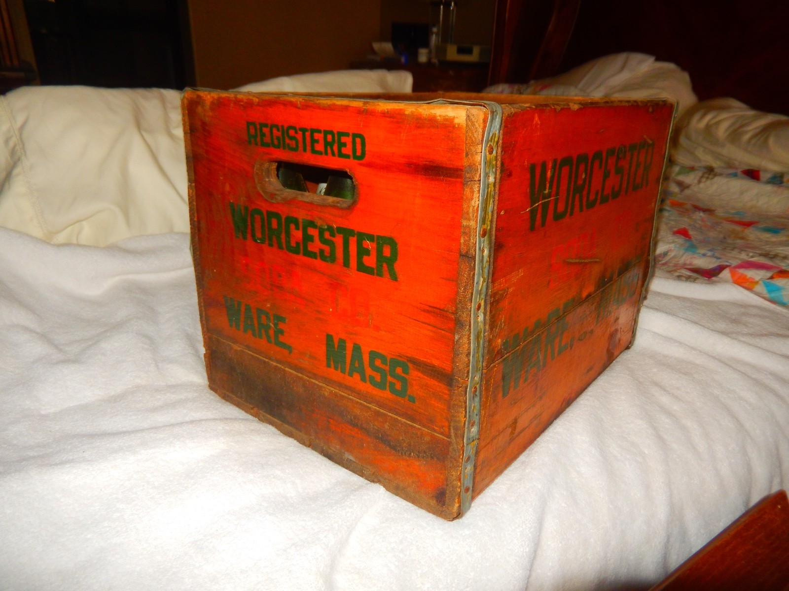 ANTIQUE WORCESTER SODA CO WARE MASS USA WOOD BOTTLE  ADVERTISING BOX & BOTTLES