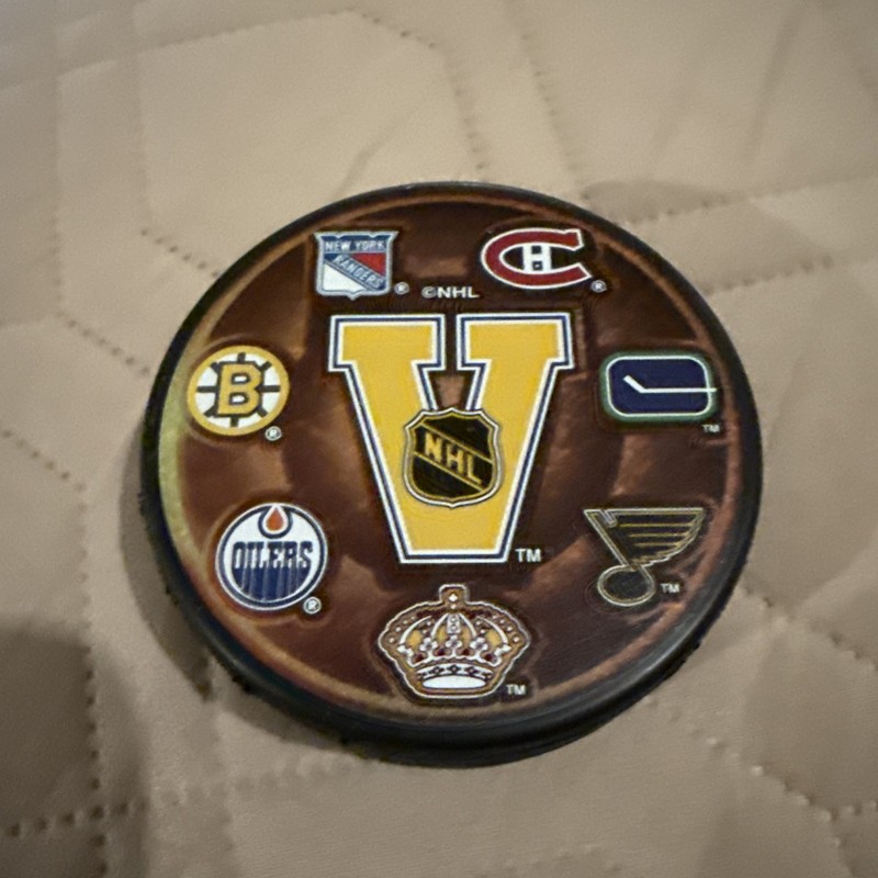 NHL 7 Vintage Logos Souvenir Puck