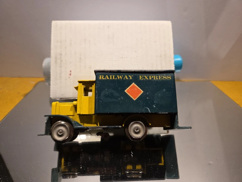 O-Gauge - David O King - Diecast REA Truck - Powered Runs 15 Volts - Image 2 of 4