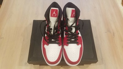 air jordan 1 mid chicago colorway
