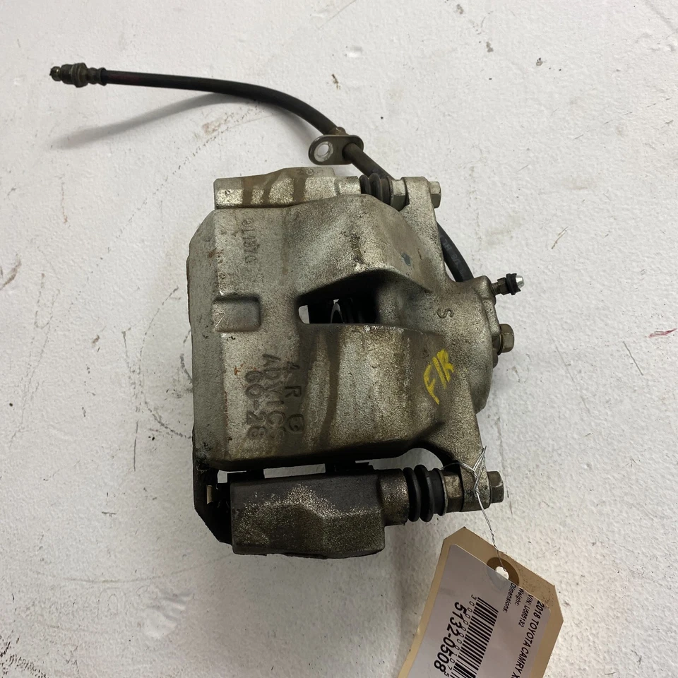 Pinza de freno de disco para pasajero delantero derecho ASSY TOYOTA CAMRY XSE 2018-2019 1 PIEZA Foto 2 de 4