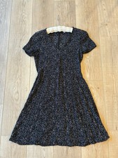 Gap 90s Style Black Mini Dress fit &flare V Neck Dainty Floral Size 4 Rayon