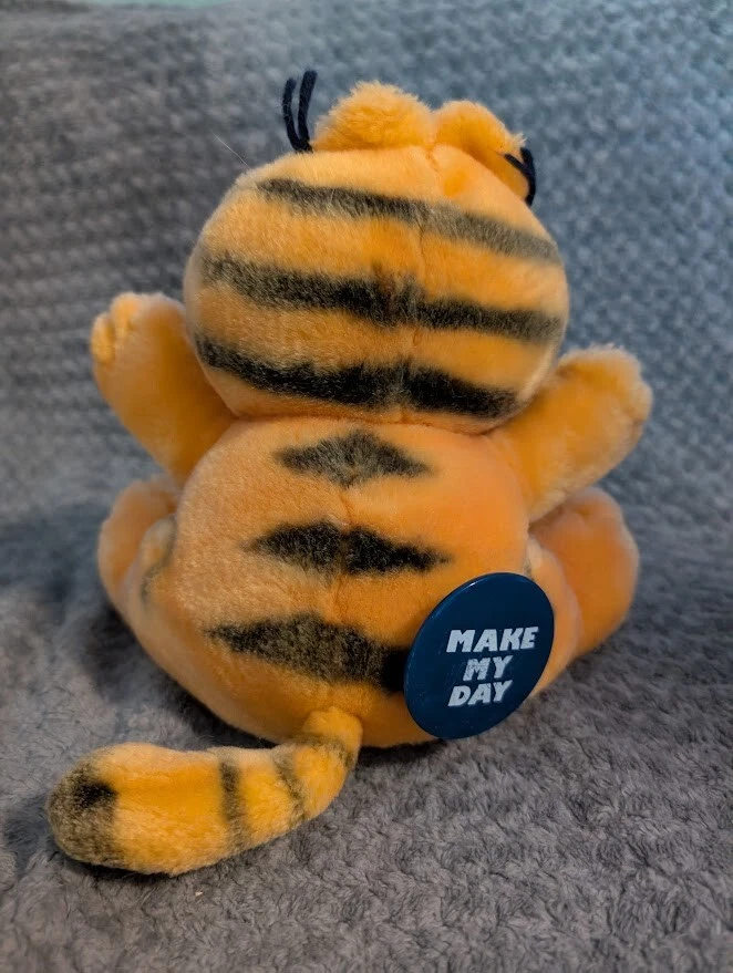 Vintage 1981 Garfield “Stuck On You” Suction Cup Plush with “Make My Day” Pin - Image 3 of 4