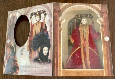 1999 Portrait Edition Star Wars Episode I QUEEN AMIDALA Red Senate