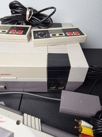 NES Nintendo Console With Mario/Duck Hunt, Controllers, Cords, & Zapper 🔥 