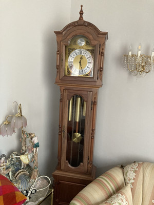 Standuhr  Werth, Eiche, Uhrwerk von Kieninger-Schwarzwald, Glockenschlag
