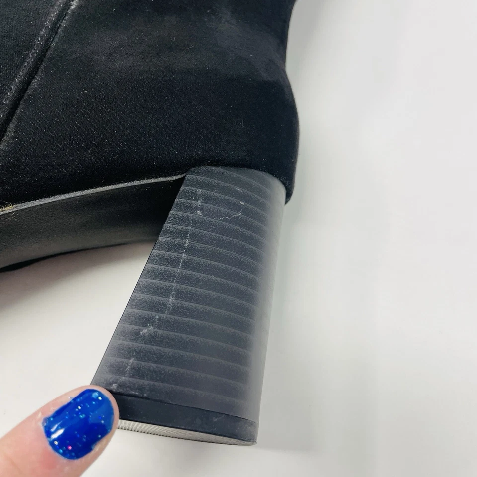 Botas de tacón holgado Sugar para mujer talla 9M de microgamuza Emerson en negro liso Foto 3 de 4