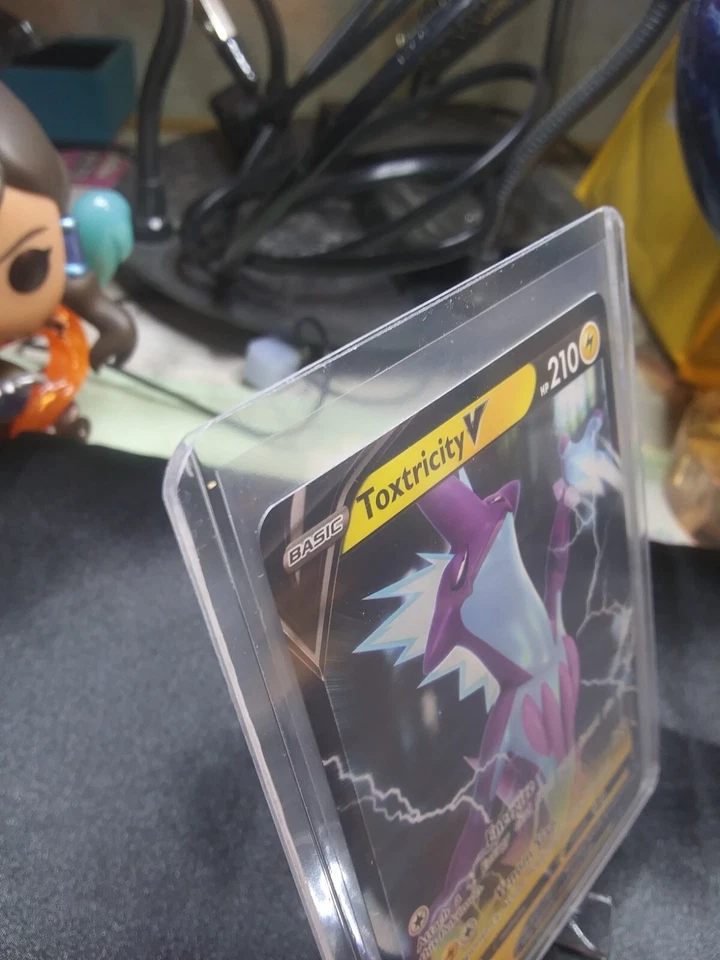 Toxtricity V SWSH017 SWSH: Sword & Shield Promo Cards Holo NM - Image 3 of 4