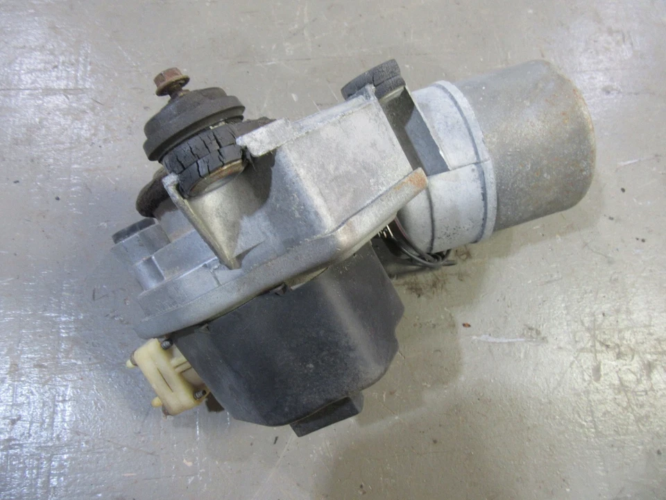 1968 Chevrolet Impala Belair windshield wiper motor core for parts or rebuild - Image 2 of 3
