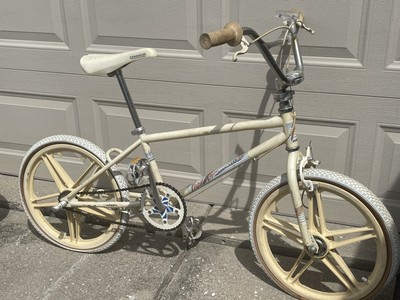 Vintage Bicycles - Schwinn Predator 