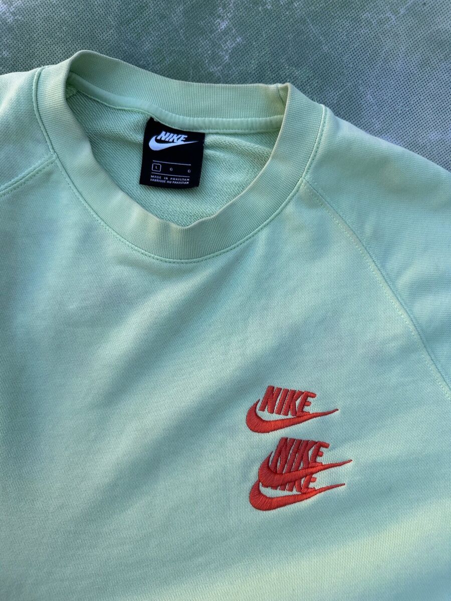 Vintage Nike Men's Green Triple Swoosh Pull Over Sweatshirt Vintage Nike Men's Green Triple Swoosh Pull Over Sweatshirt