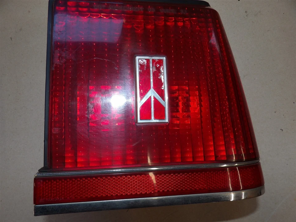 RH PASSENGER SIDE TAILLIGHT ASSEMBLY OLDSMOBILE FIRENZA 1982-84 4DR SEDAN chrome - Image 4 of 4