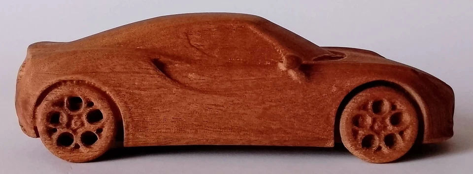 Modello Auto in Legno 1:16 – Ispirato ad Alfa Romeo 4C Regalo per Collezionisti - Immagine 3 di 4