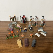 Lemax Spooky Town Lot Vampire Graves Skeleton Wolf Pumpkins Coffins Halloween