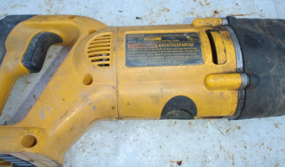 Sierra recíproca de velocidad variable Dewalt DW008 24V - SOLO HERRAMIENTA - Foto 3 de 3