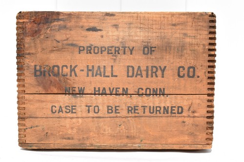 SMALL ANTIQUE BROCK-HALL DAIRY CO. WOOD CRATE IN NEW HAVEN, CONNECTICUT/CONN - Picture 3 of 7